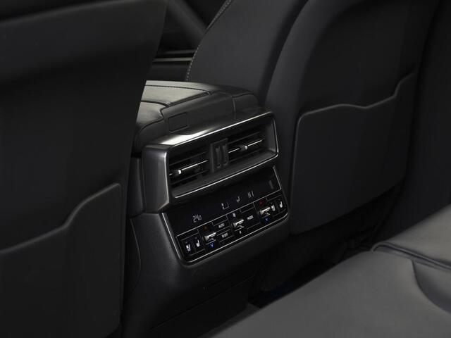 Lexus LX 2023