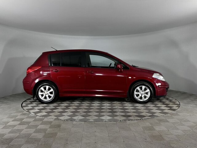 Nissan Tiida 2011