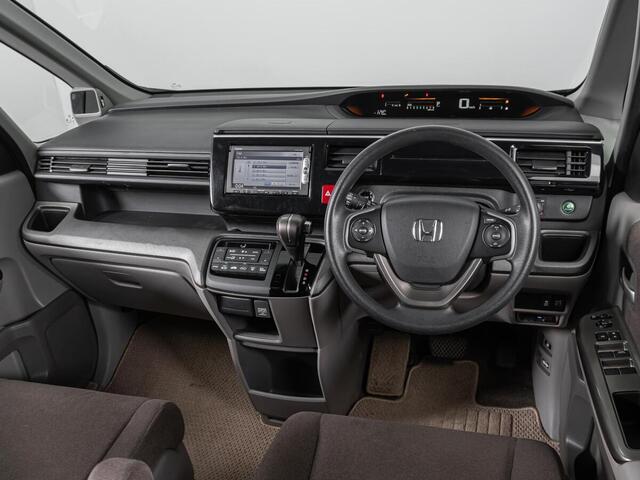 Honda Stepwgn 2015