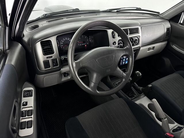 Mitsubishi Pajero Sport 2006