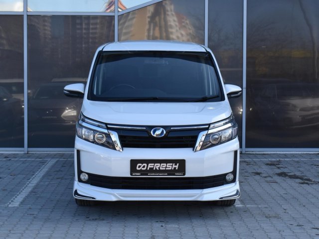 Toyota Voxy 2014