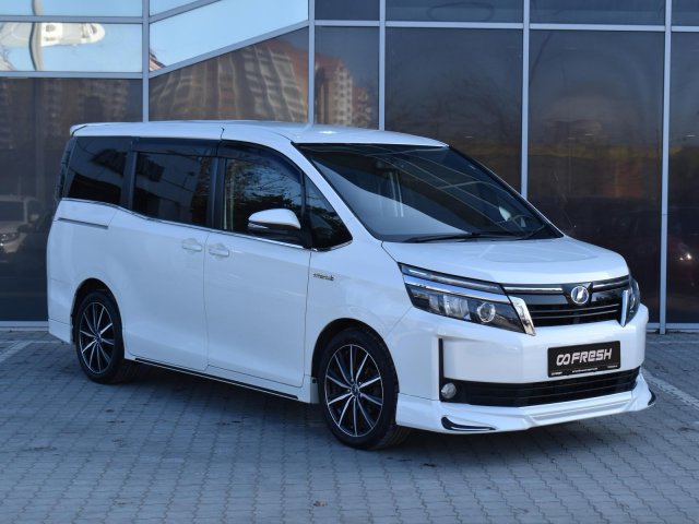 Toyota Voxy 2014