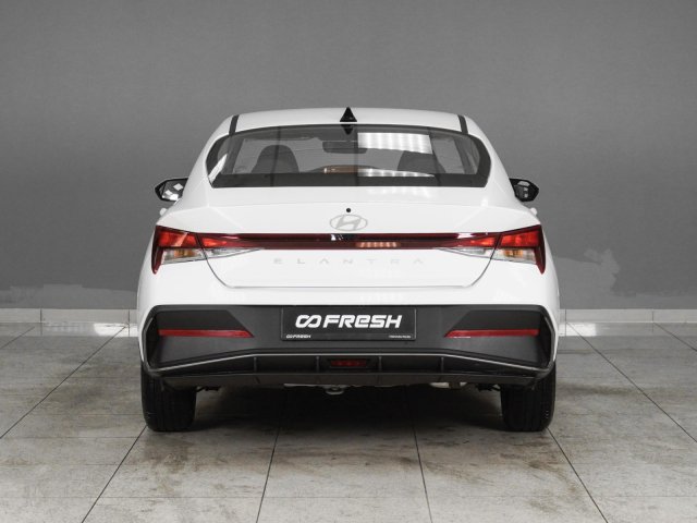 Hyundai Elantra 2024
