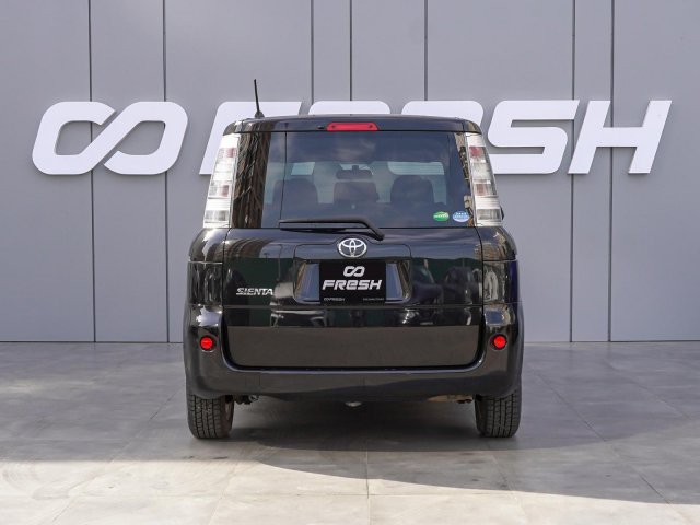 Toyota Sienta 2014