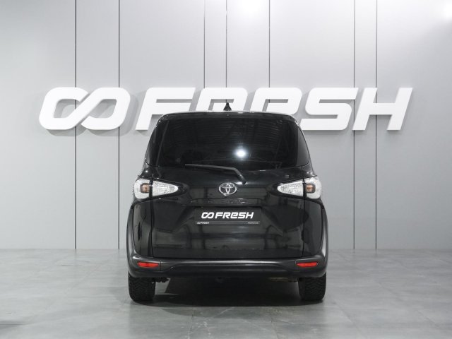 Toyota Sienta 2016