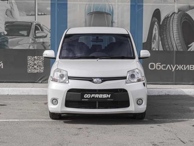 Toyota Sienta 2013
