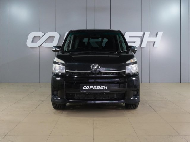 Toyota Voxy 2011