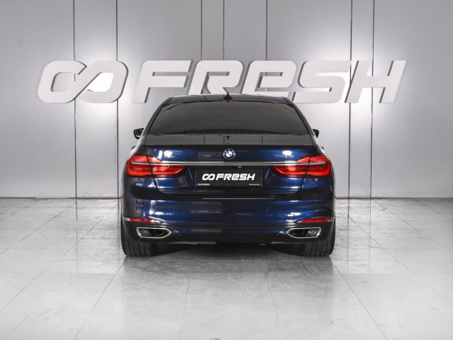 BMW 7 серии 2016