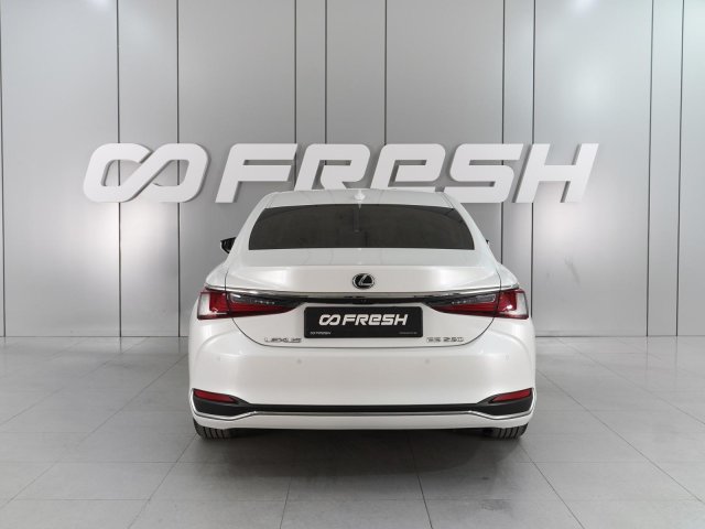 Lexus ES 2020
