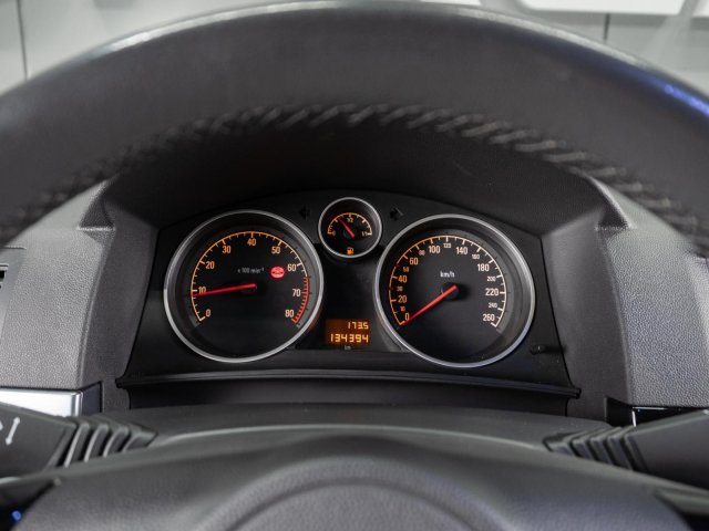 Opel Astra 2011