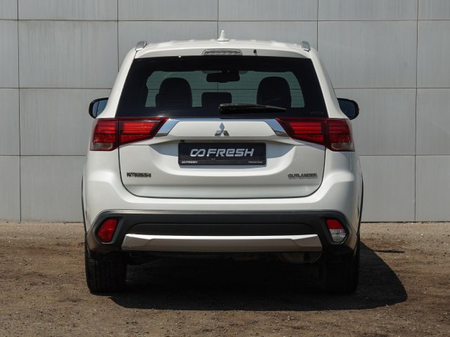 Mitsubishi Outlander 2016